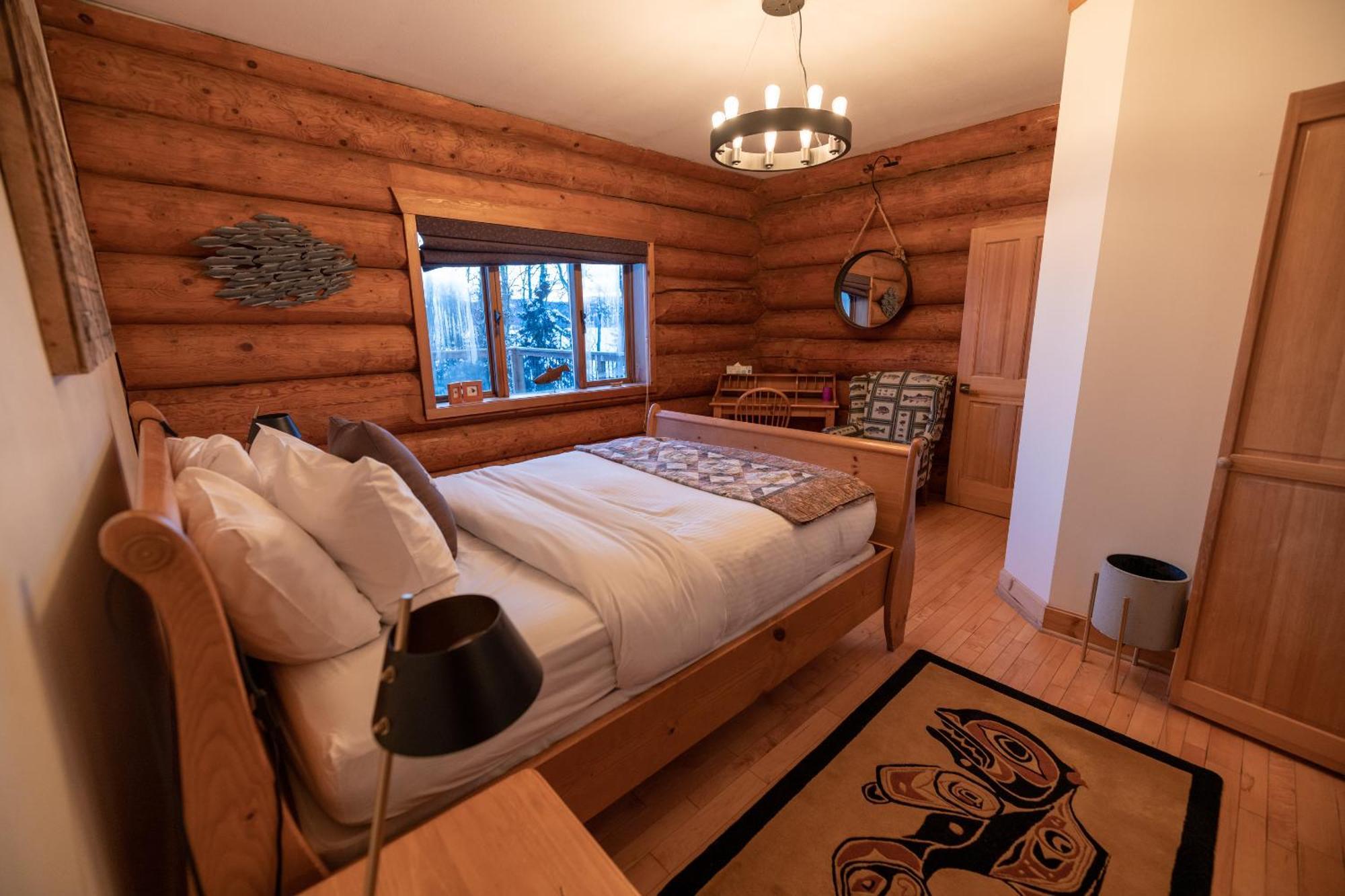 Inn On The Lake - Whitehorse Marsh Lake Room photo