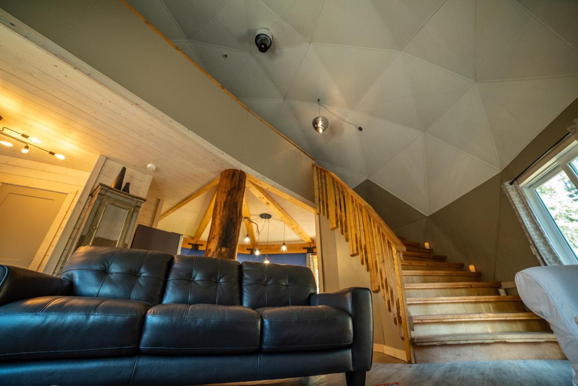 Inn On The Lake - Whitehorse Marsh Lake Room photo