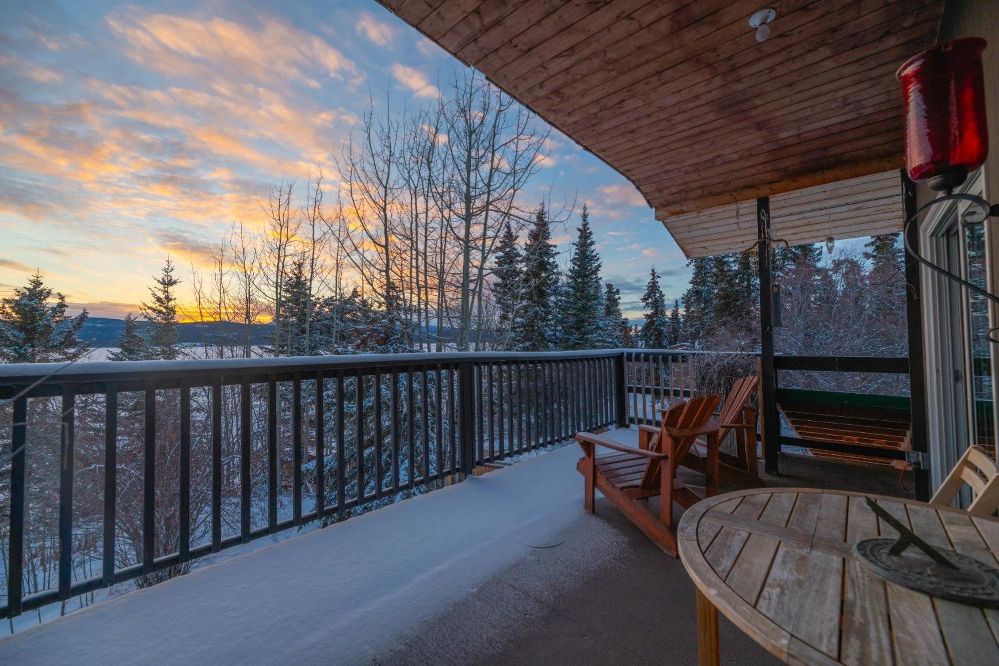 Inn On The Lake - Whitehorse Marsh Lake Room photo