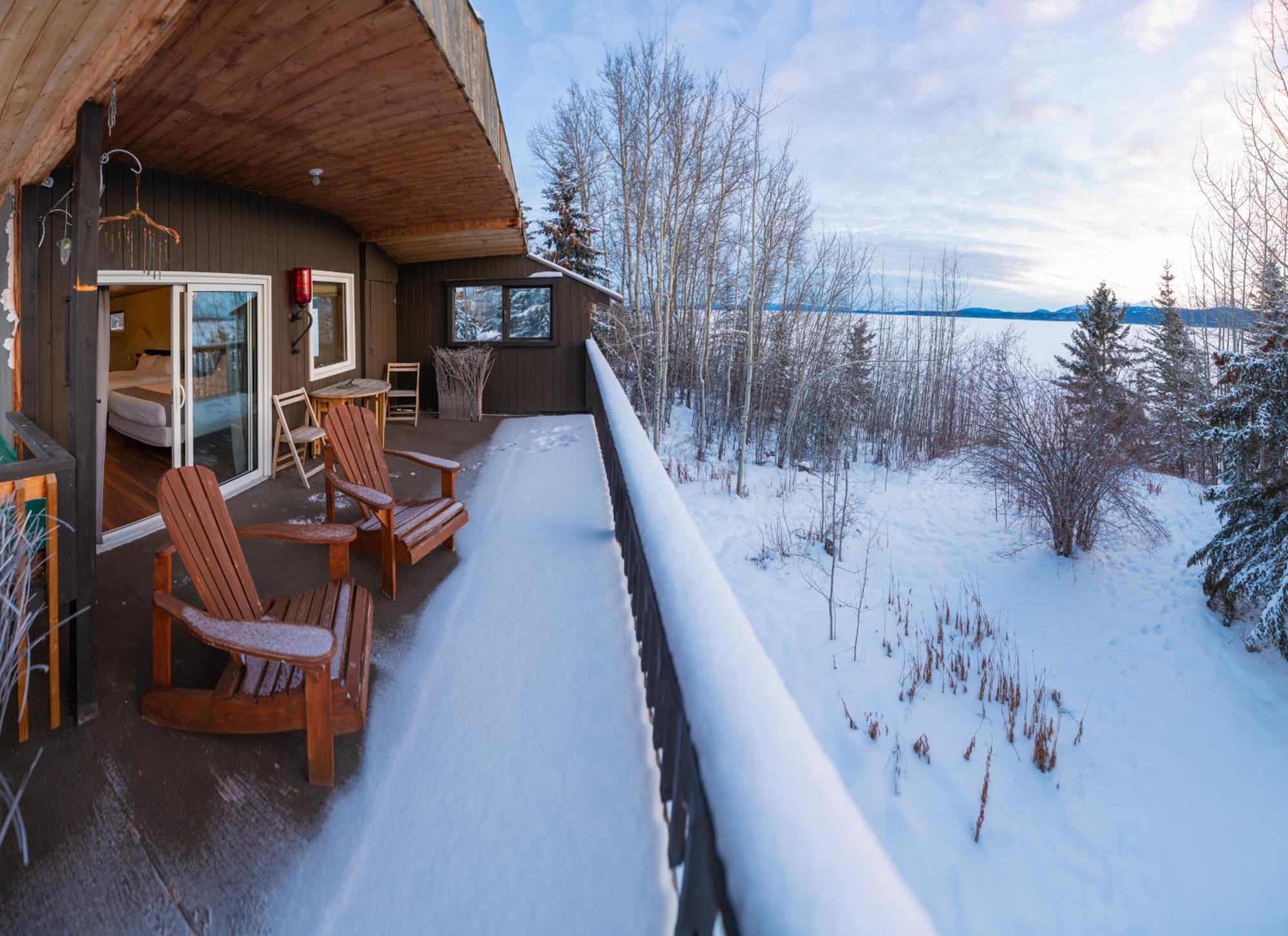 Inn On The Lake - Whitehorse Marsh Lake Room photo