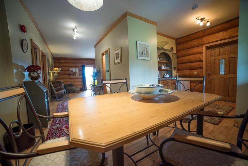 Inn On The Lake - Whitehorse Marsh Lake Room photo
